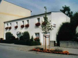 Pension Heike, hotel perto de Spa e Centro de Recuperação SOLEPARK Schönebeck/Bad Salzelmen, Schönebeck