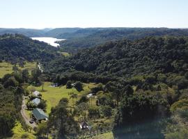 Maleny Tropical Retreat, nakvynės su pusryčiais namai mieste Maleny