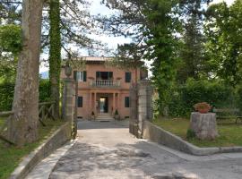 Villa delle Rose - Hotel Paradiso, отель в городе Amandola