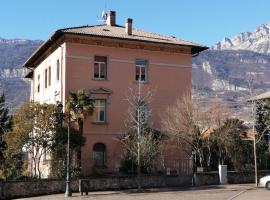Ca' antica, отель типа «постель и завтрак» в городе Роверето