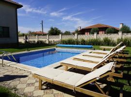 Вила Калиакра - Villa Kaliakra - 3 km to beach Bolata, viešbutis mieste Belgarevas