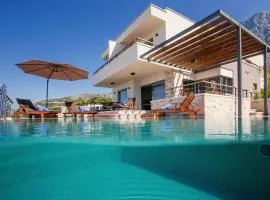 Villa View a luxury villa in Makarska, heated private pool, jacuzzi, gym