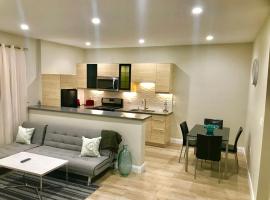 11642 Gothic Avenue, hotel near Nethercutt Museum, Los Angeles