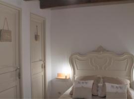 Chambre du Rouard LE RUISSEAU, B&B di Camiers