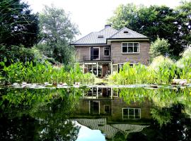 Viesnīca Apartment in Romantic Villa pilsētā Bilthovena, netālu no apskates objekta Bilthoven Station