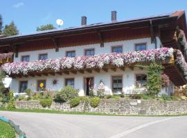 Ferienhof Altmann, hotel met parkeren in Arrach