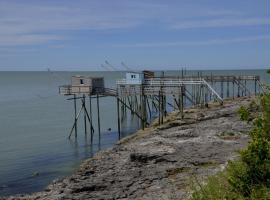 RESIDENCE LES ECUREUILS, hotel v destinaci Saint-Palais-sur-Mer