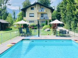 Haus am Wald, hotel v destinaci Faak am See