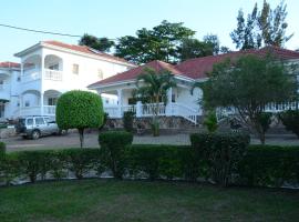Muyenga Luxury Vacation Home, hytte i Kampala