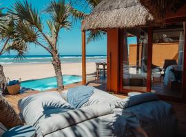 Eclectic Beach Retreat, hotel in Cabo Nhamua