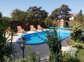 Üttörő út 177 B, hotel v destinaci Balatonfenyves