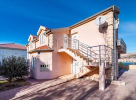 Apartments Matej, отель в Паге