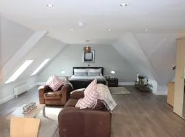 Lakeside Studio 2 Loft Apartment