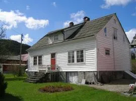 Presthus Gård