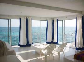 Isla Las Mañanitas, hotel v destinaci Corozo