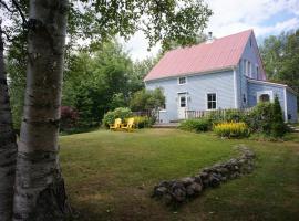 Maggie's Place on the Cabot Trail ลอดจ์ในBirch Plain
