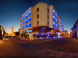 Livadhiotis City Hotel, hotel en Lárnaca