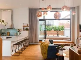 Anzac North Loft - 4 Bedrooms & 2 Free Car Parks