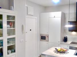 Apartamento estilo nórdico en Malasaña (Madrid Centro), hotel cerca de Estación de metro Plaza de España, Madrid