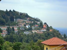 Dalla Zia Marta ampio appartamento, hotel sa Brunate