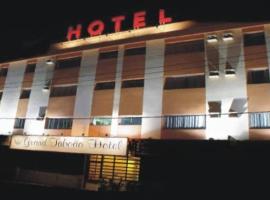 Grand Hotel Taboao, hotelli kohteessa Taboão da Serra lähellä maamerkkiä Jose Ferez Stadium