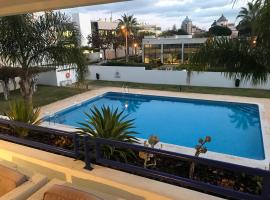 Timeless Vacations Vilamoura Marina Flat WIFI & Pool, hotel accessible a Vilamoura