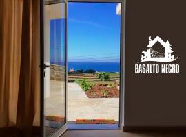 Basalto Negro AL, &xi;&epsilon;&nu;&omicron;&delta;&omicron;&chi;&epsilon;ί&omicron; &mu;&epsilon; &upsilon;&delta;&rho;&omicron;&mu;&alpha;&sigma;ά&zeta; &sigma;&epsilon; Angra do Hero&iacute;smo