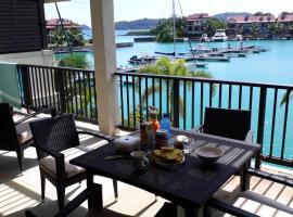 Eden Island luxury apartment sea view, מלון בהאי אדן