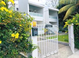 Les Gentilhommieres Guest House, hotel en Trou aux Biches