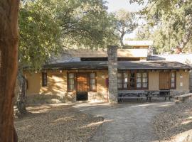 Albergue Inturjoven Cortes De La Frontera, hótel í Cortes de la Frontera