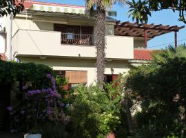 Apartments Eva, alquiler vacacional en la playa en Sukošan