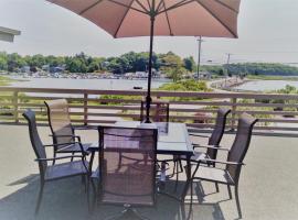 Caster Holdings, hotel in Mystic