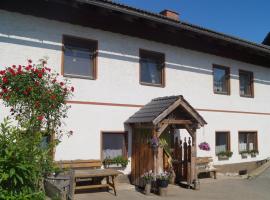 Ferienwohnung auf einem richtigen Bauernhof, pet-friendly hotel in Finkenstein