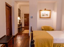 Casa Amarela TH & National Monument, bed and breakfast v destinaci Castelo de Vide