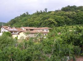 Lauku saimniecība Agriturismo Cascina Rossano pilsētā Provaļjo d'Iseo