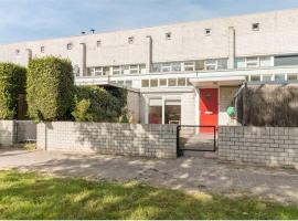 Family house next to train and close to Amsterdam and Schiphol, apartment in Almere