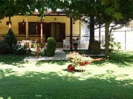 Garden beach house, отель в городе Паралия-Пантелеймонос