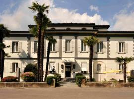 Villa Garni Gardenia, hotell i Caslano