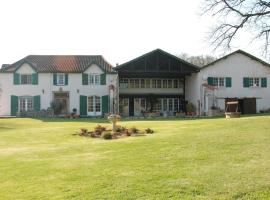 Domaine Sainte Barthe, entre Marciac et Nogaro, hotel in Aignan