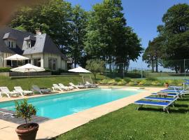 Superbe Villa Individuelle avec Piscine et Tennis privatifs, hotel v mestu Villers-sur-Mer