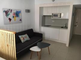 nice seafront apartment, hotel in Almuñécar