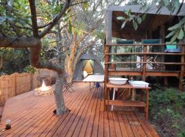 Woodcutter's Bush Camp at The Old Trading Post, glamping en Wilderness