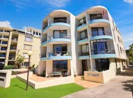 Eastbourne U4 80 Esplanade Golden Beach