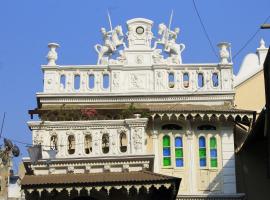 French Haveli، فندق بالقرب من بحيرة كانكاريا، أحمد آباد