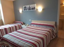 Hôtel le Lion d'Or, hotel v destinaci Salbris