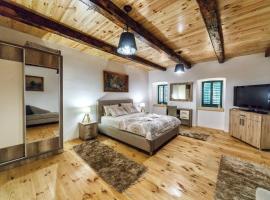 Apartments "Old house Pajovic", hotell i Virpazar