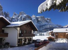 Apartments Fiordalisi, hotel in Colfosco