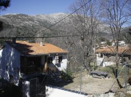 Casa Rural Las Pegueras, εξοχική κατοικία στην Άβιλα