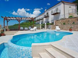 Villa Lara Apartments – hotel w Bol