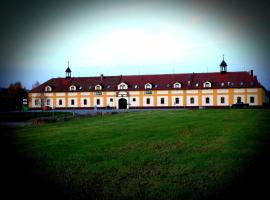 Sudický Dvur, hotel v Boskoviciach